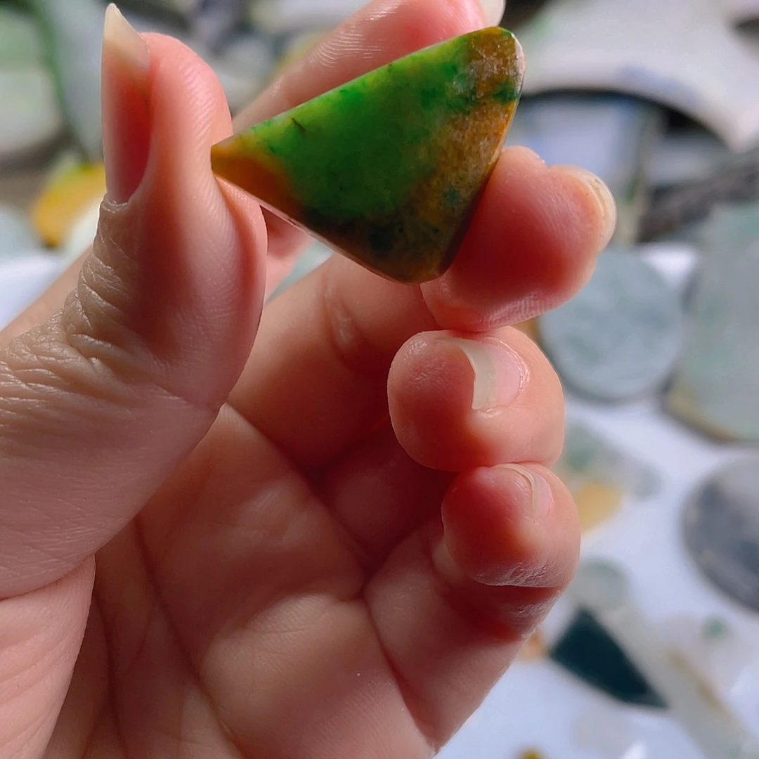 颈饰未镶嵌翡翠?****球