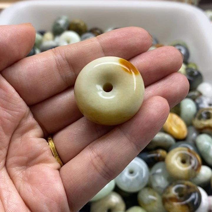 未镶嵌蛇纹石玉颈饰