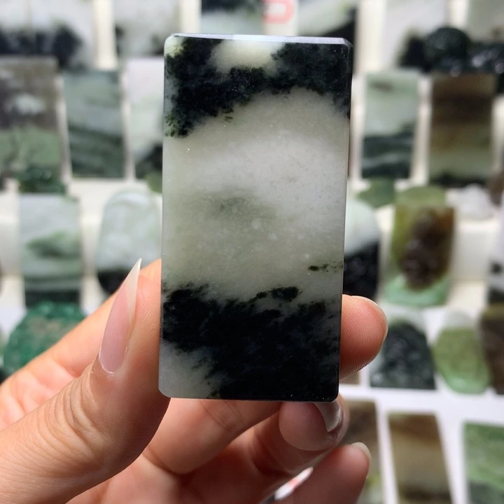 独山玉未镶嵌颈饰