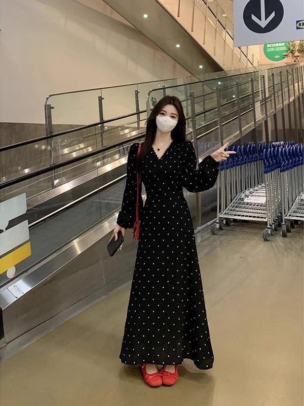 大码赫本风法式复古长袖连衣裙女装秋季高级感胖MM遮肚显瘦长裙子