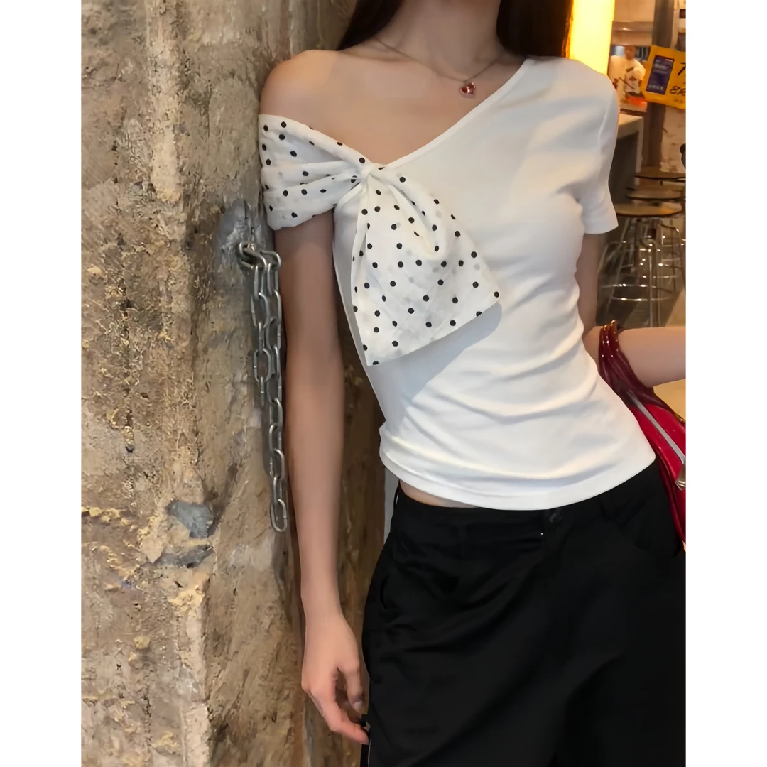 春夏韩系设计感纯欲风蝴蝶结波点斜肩T恤气质百搭上衣