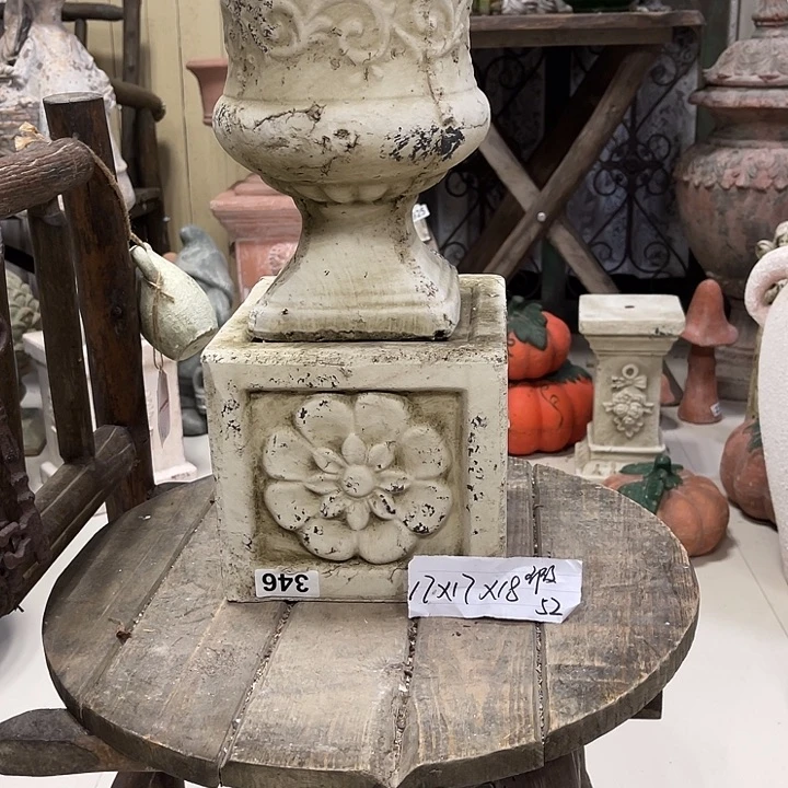 346暖白四方花方盆瑕疵11