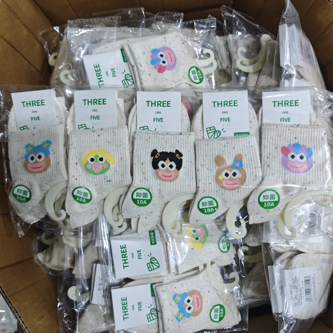 袜子1双装米色卡通头像多种颜色混发