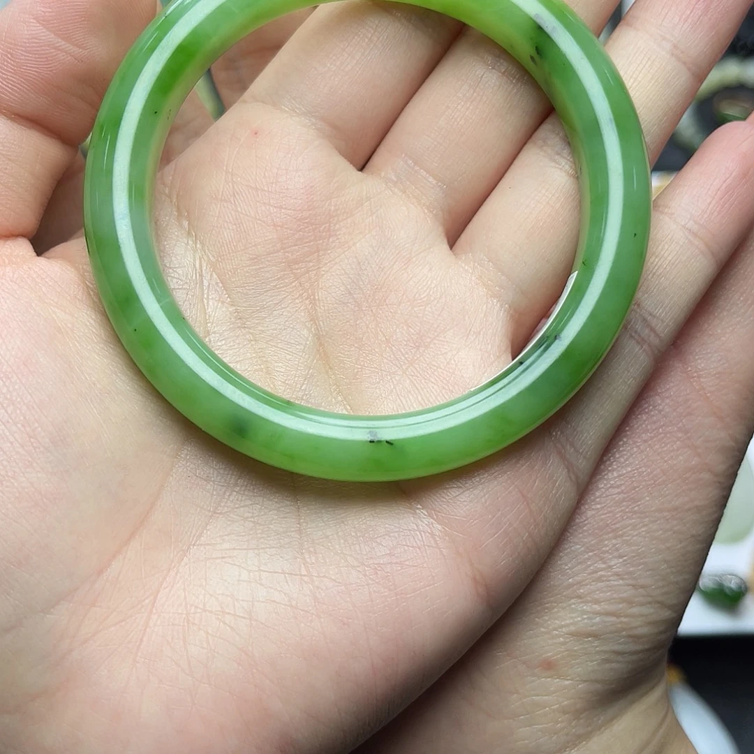 和田玉未镶嵌手镯