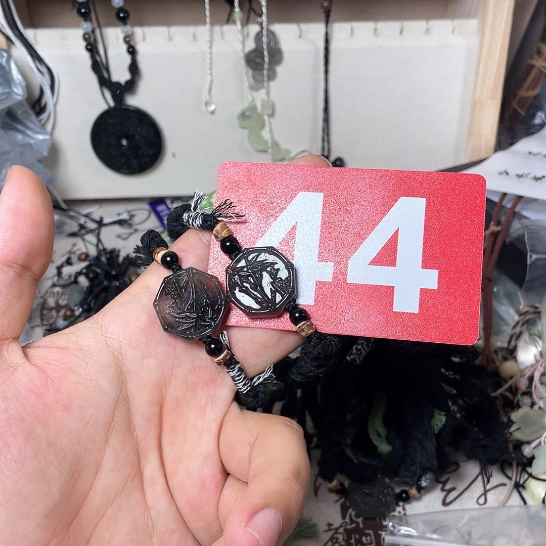 蛇纹石玉颈饰合金