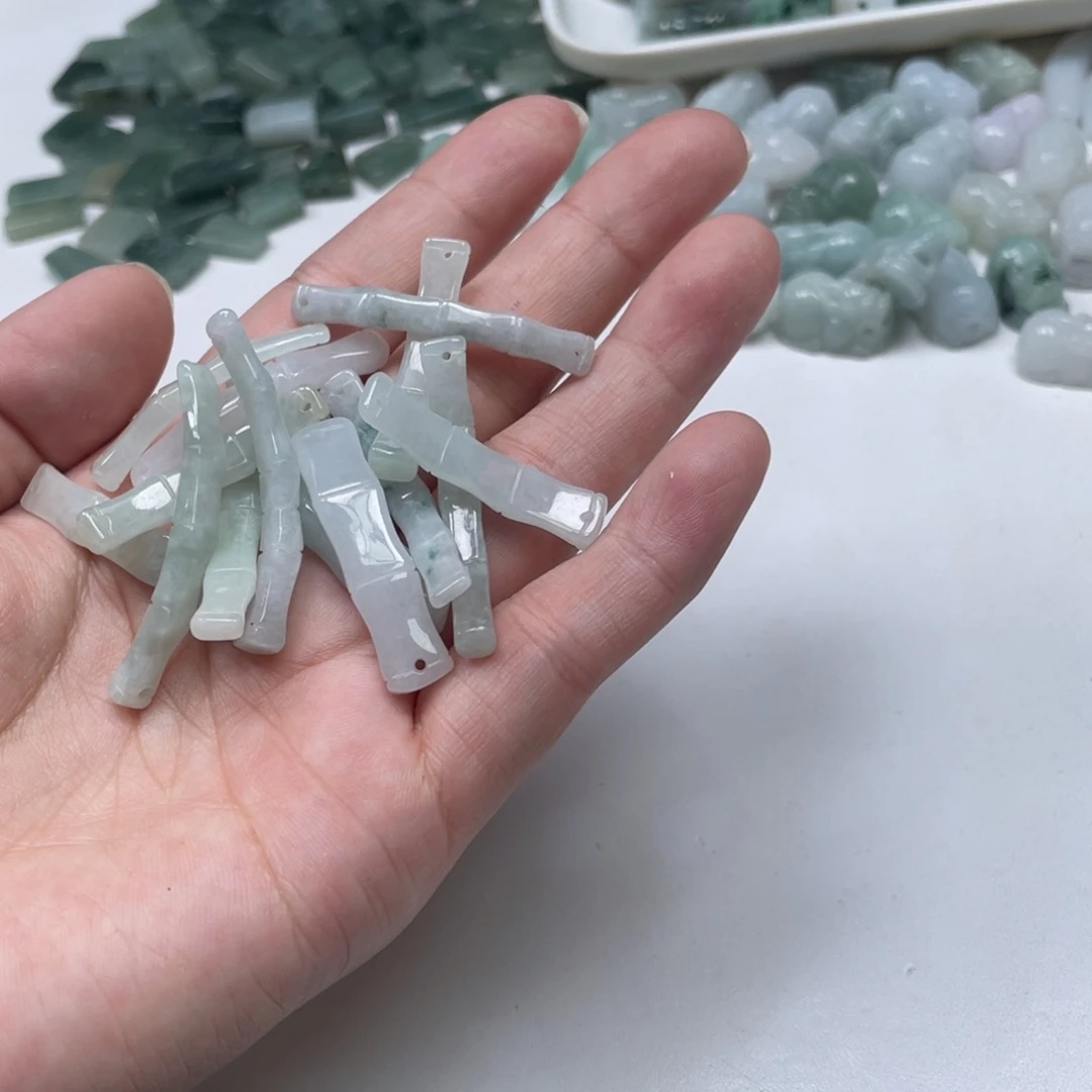 翡翠未镶嵌颈饰翡翠吊坠