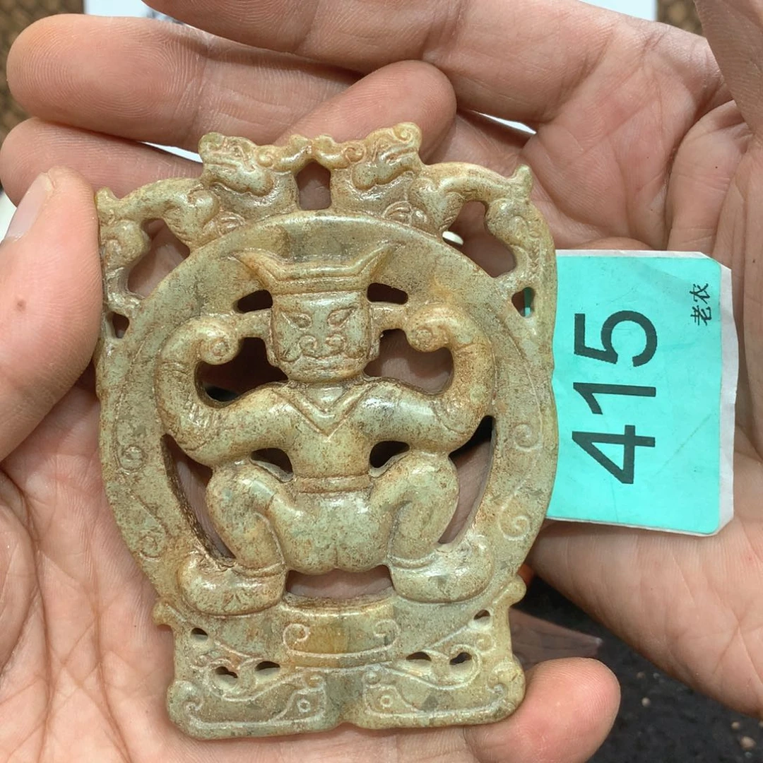 未镶嵌透闪石-蛇纹石玉颈饰