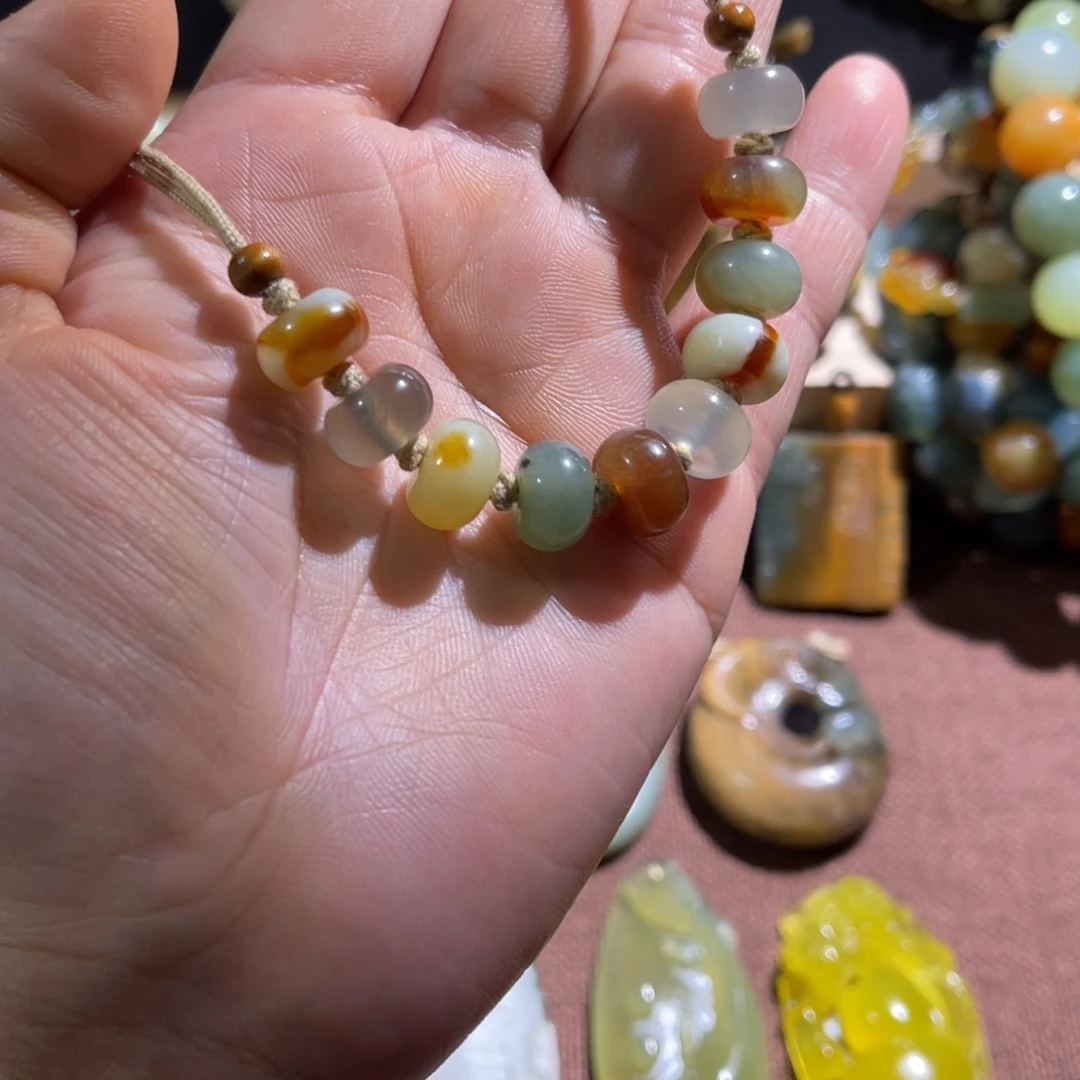 蛇纹石玉未镶嵌颈饰