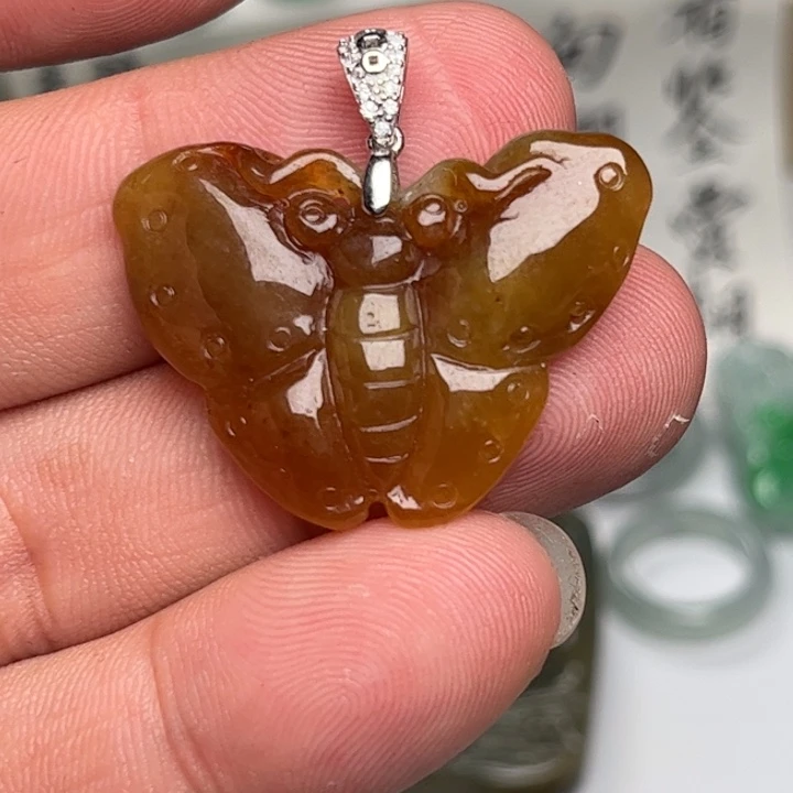 翡翠未镶嵌颈饰蝴蝶