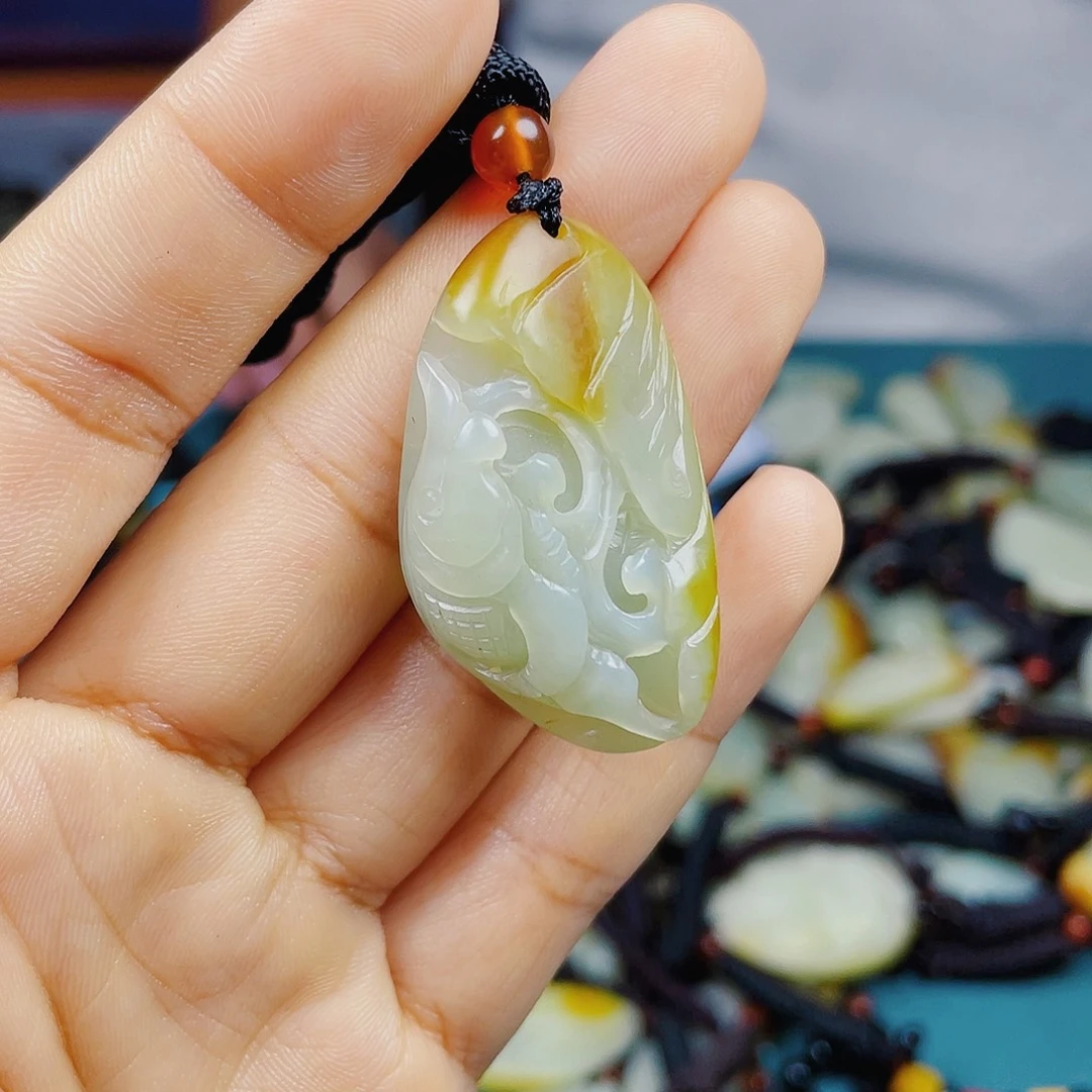 和田玉未镶嵌颈饰