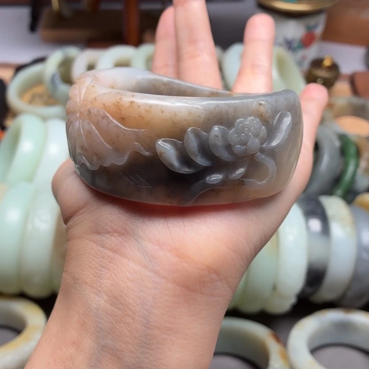 和田玉未镶嵌手镯