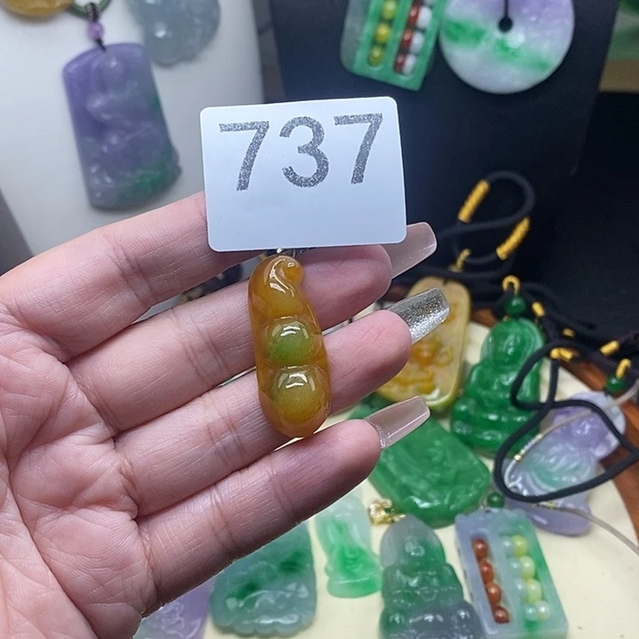 翡翠未镶嵌吊坠(赠链)