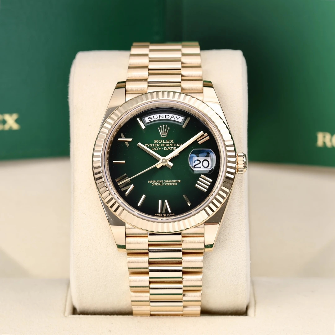 95新 Rolex/劳力士 228238-0069 烟熏绿盘面 2024年12月保卡