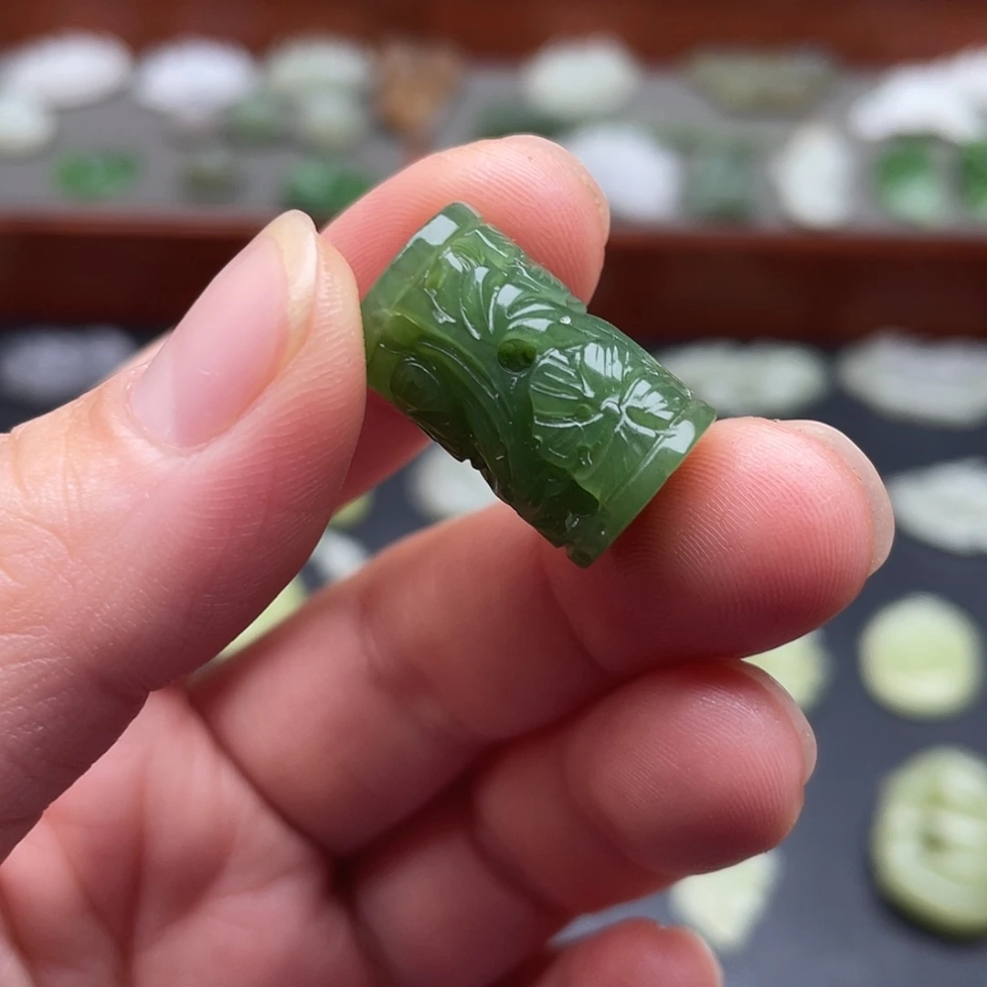 和田玉未镶嵌颈饰碧玉桶珠吊坠