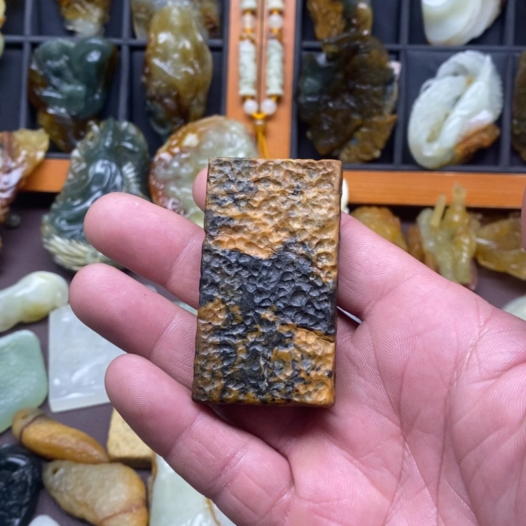 咖***苦蛇纹石玉未镶嵌颈饰
