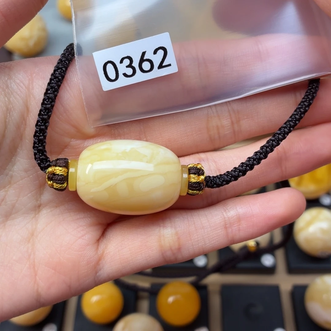 左***伦蜜蜡未镶嵌裸石蜜蜡