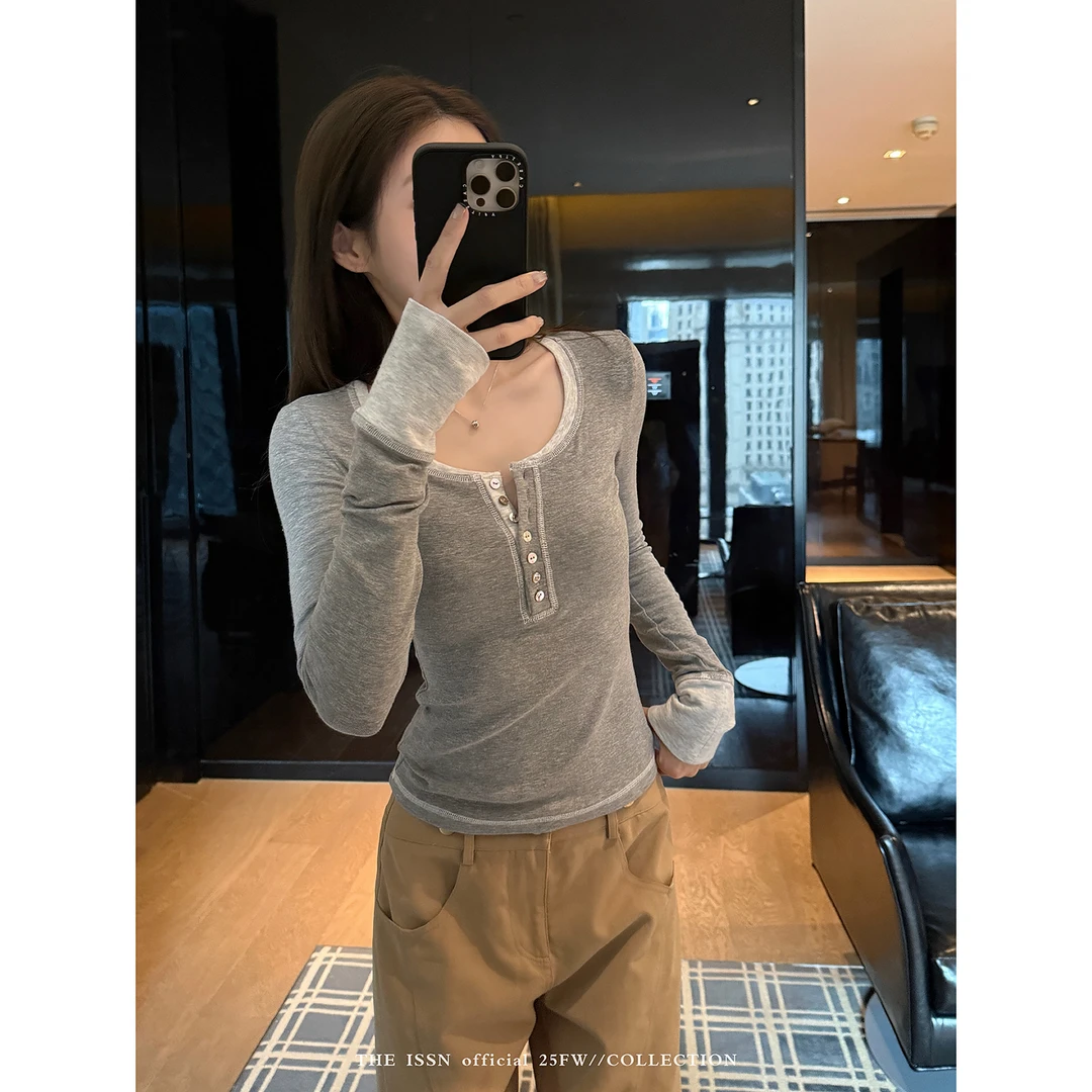 THEISSN宁司 圆领纽扣正肩T恤女秋季收腰修身打底衫 01492