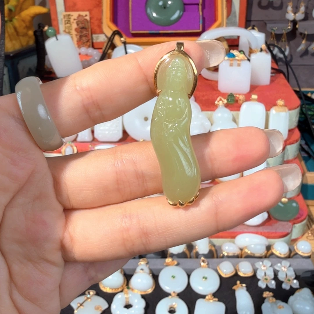 颈饰18K金镶嵌和田玉