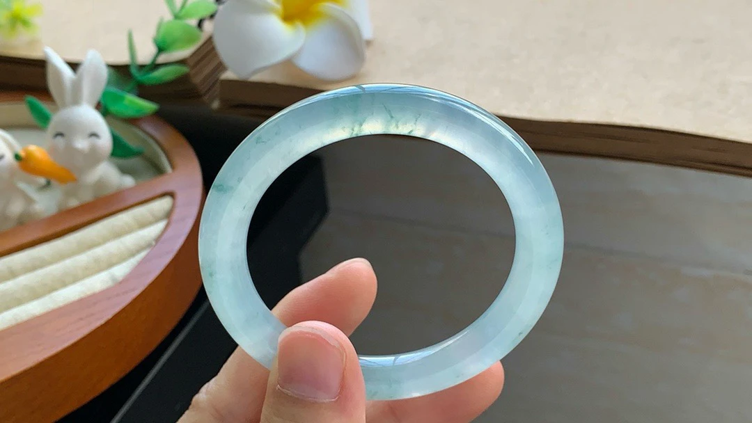 619批4635号51.2-8.8-8.7 水灵灵的飘花翡翠手镯！