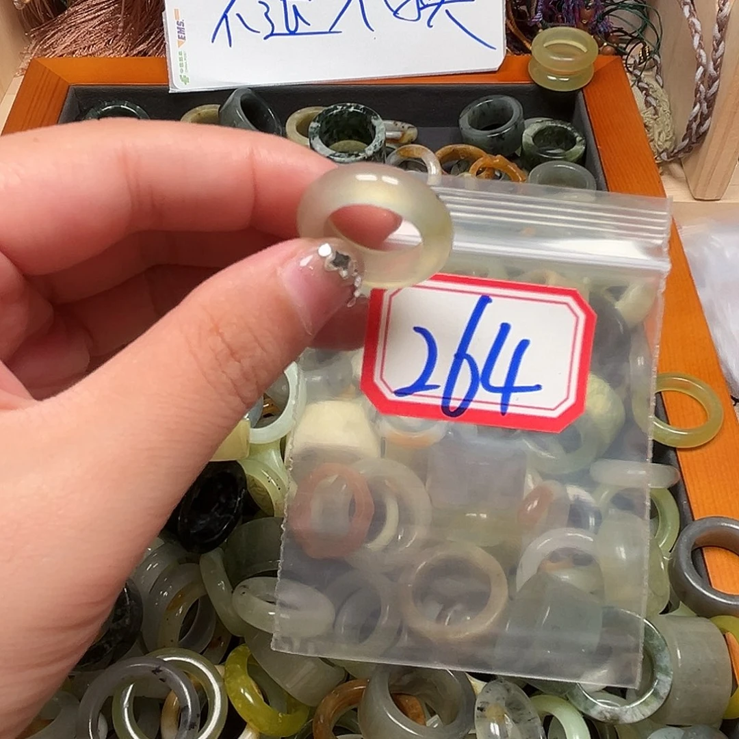 棒***甜未镶嵌蛇纹石玉珠宝奇石