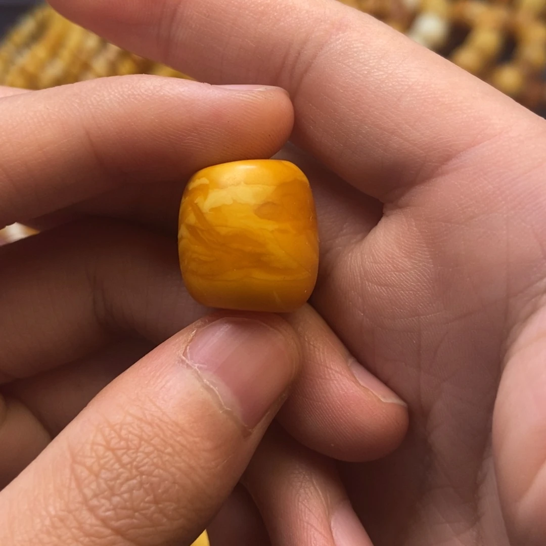 蜜蜡未镶嵌珠宝奇石