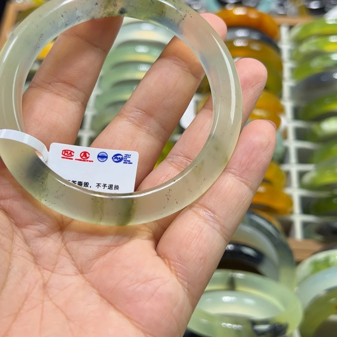 小***！未镶嵌蛇纹石玉手镯