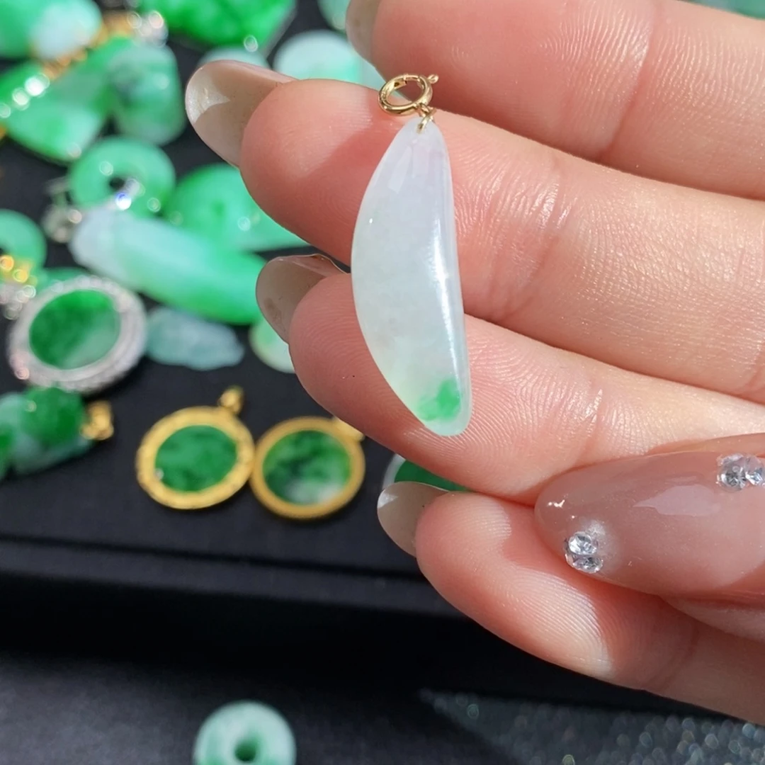 翡翠颈饰18K金镶嵌翡翠