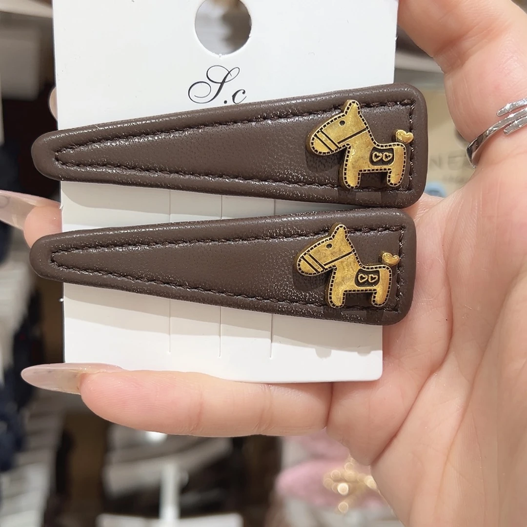 皮质铁合金咖色小马掰掰夹