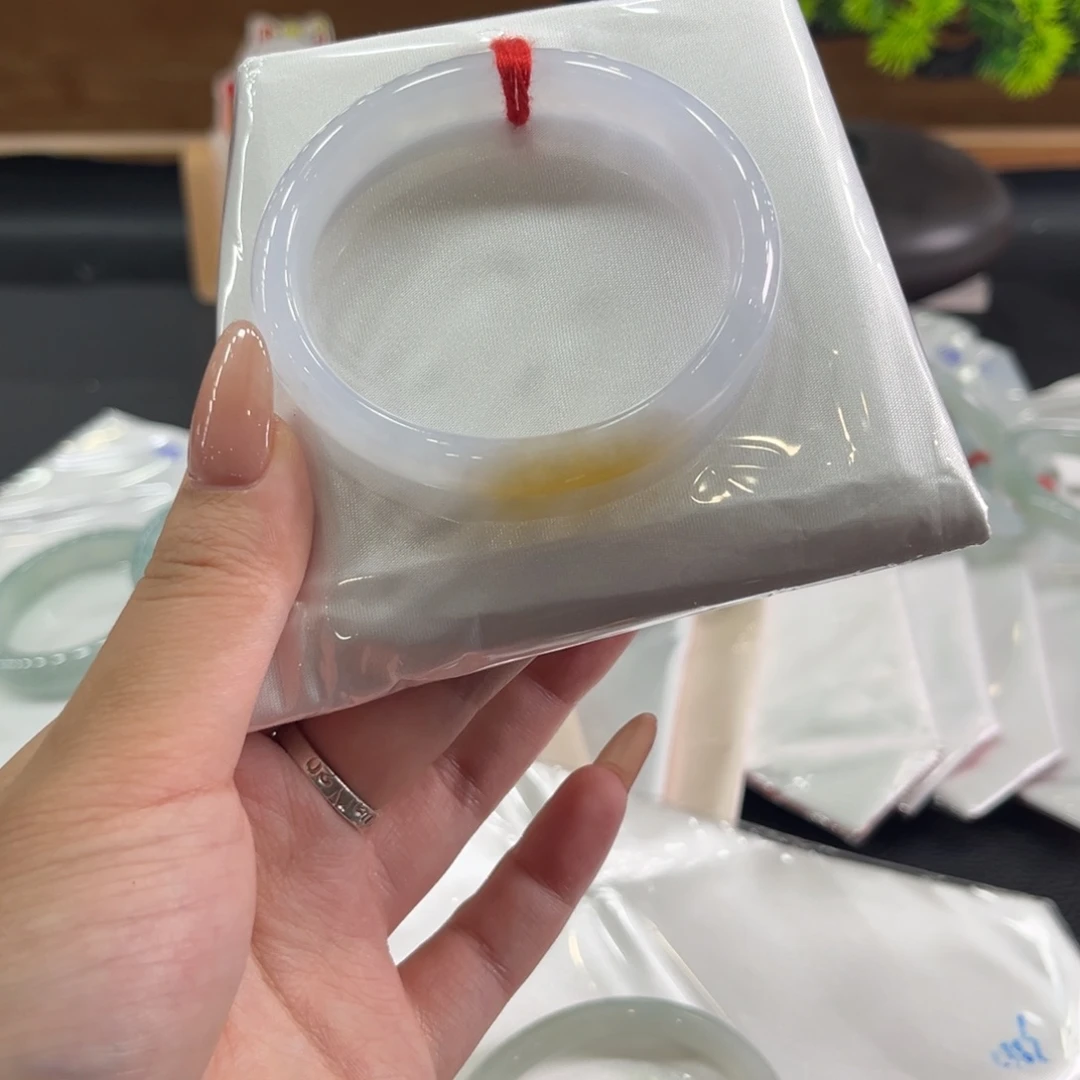 翡翠未镶嵌手镯54贵妃