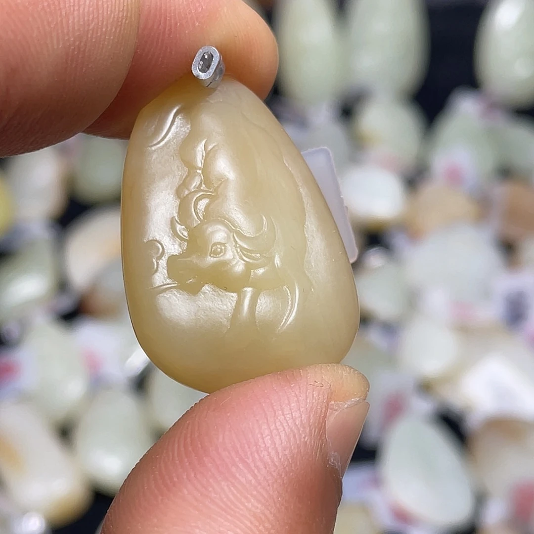 和田玉（糖玉）未镶嵌吊坠(不含链)吊坠