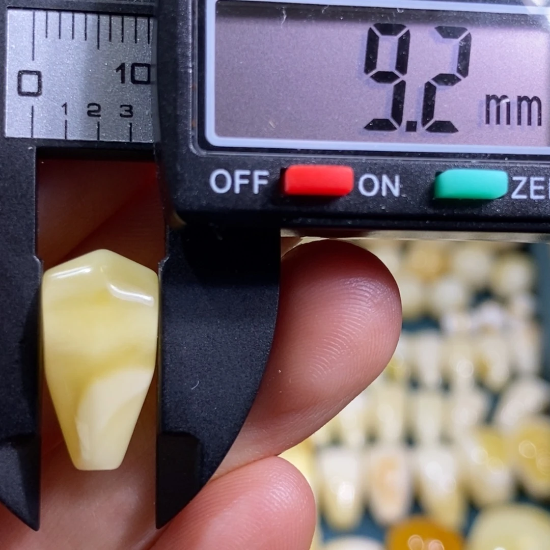 裸石蜜蜡未镶嵌配饰