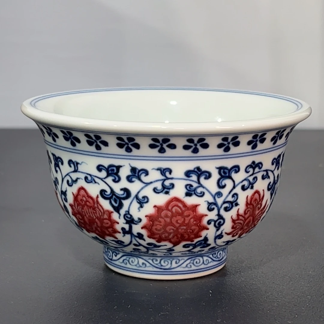 青花釉里红缠枝莲大压手