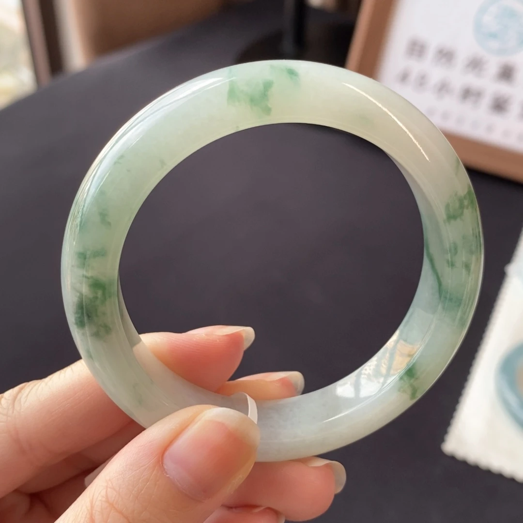 翡翠手镯未镶嵌飘花54.4有纹需包容