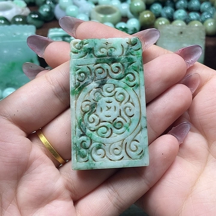 翡翠未镶嵌颈饰二*00000000000