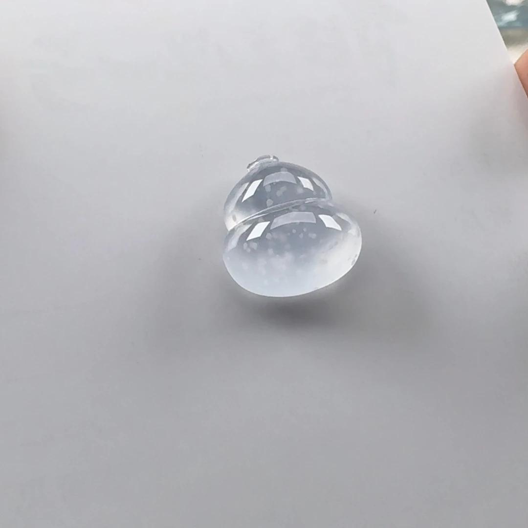 李***～翡翠未镶嵌颈饰葫芦