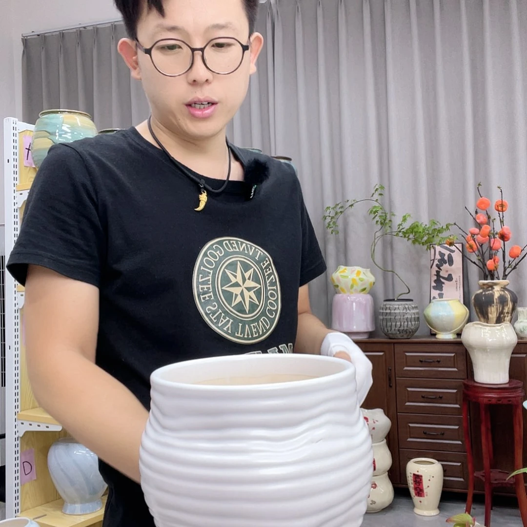 花盆的设计也非常讲究设计与