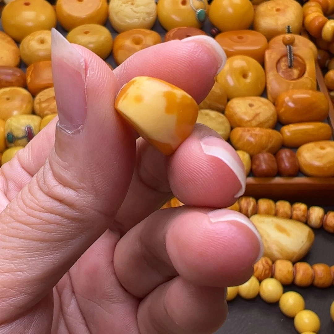 汪***博琥珀未镶嵌珠宝奇石