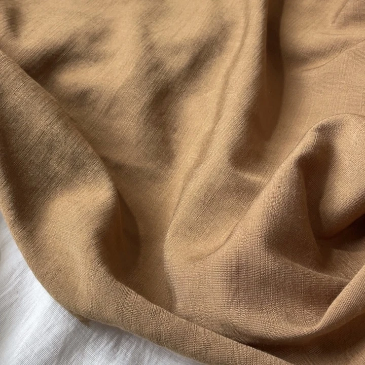 卡其色棉麻2米。