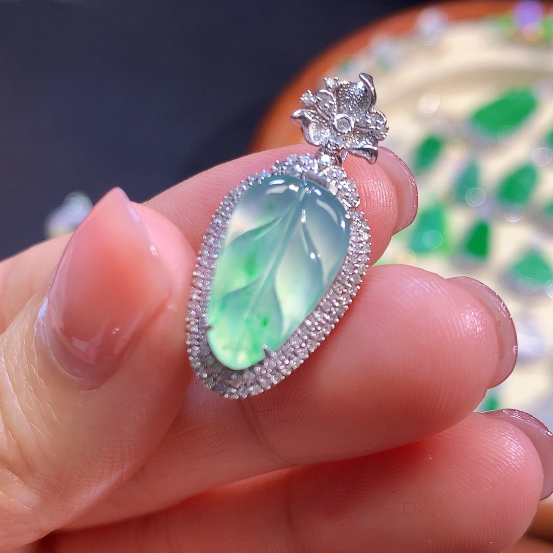 翡翠吊坠(不含链)18K金镶嵌