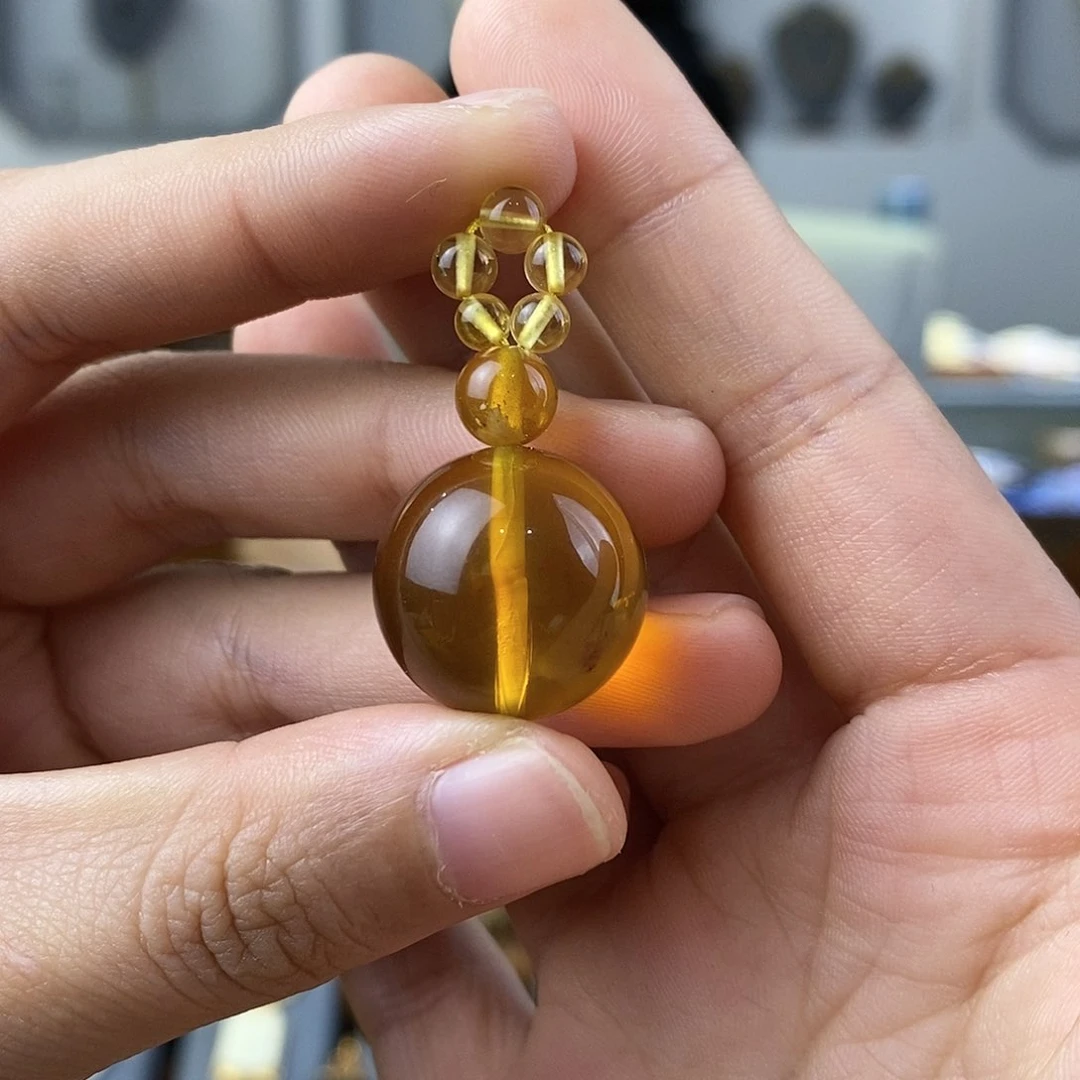 蜜蜡珠宝奇石未镶嵌多样性发其中一个