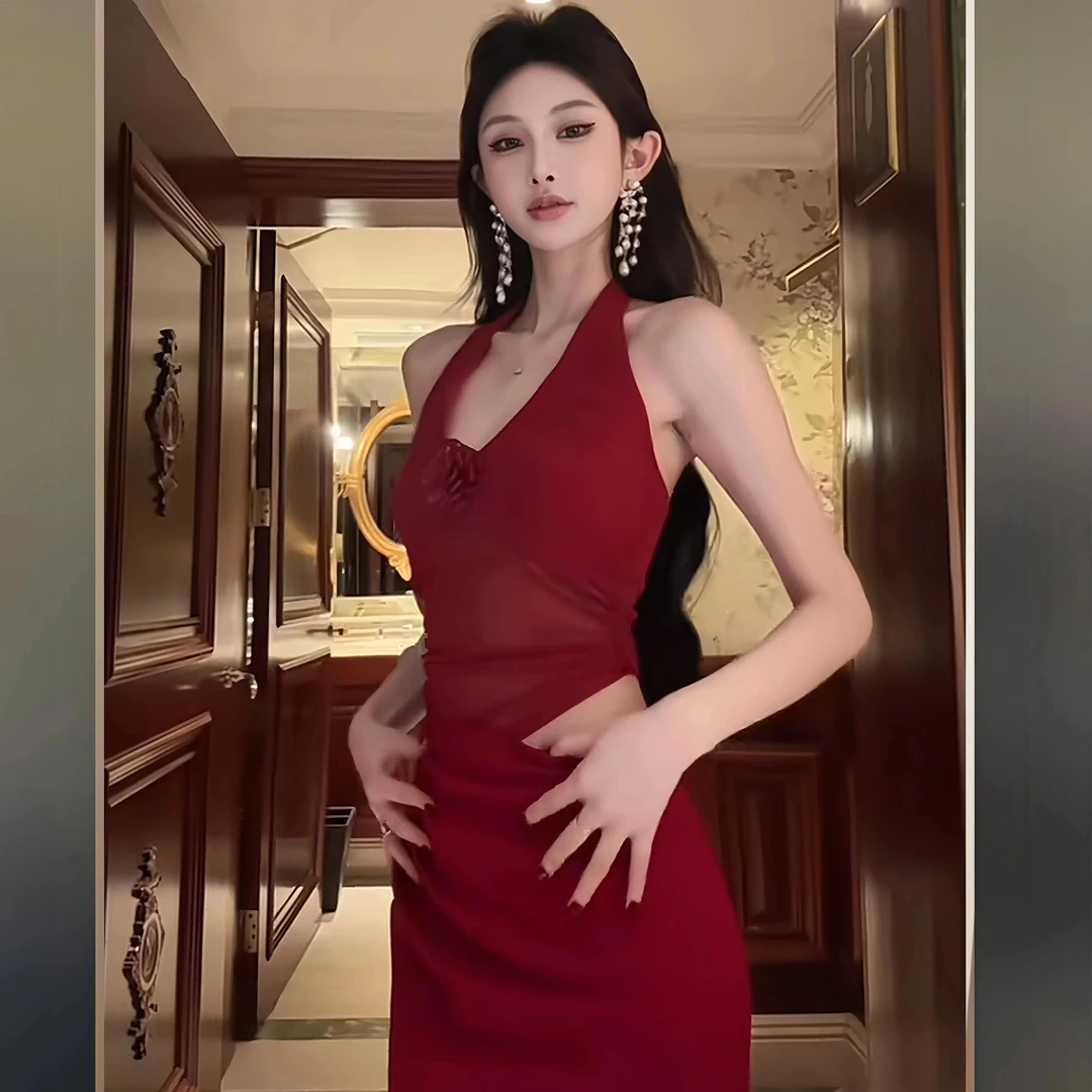 初夏独特红裙女显瘦露腰夏季法式御姐辣妹不规则露背玫瑰花红色包