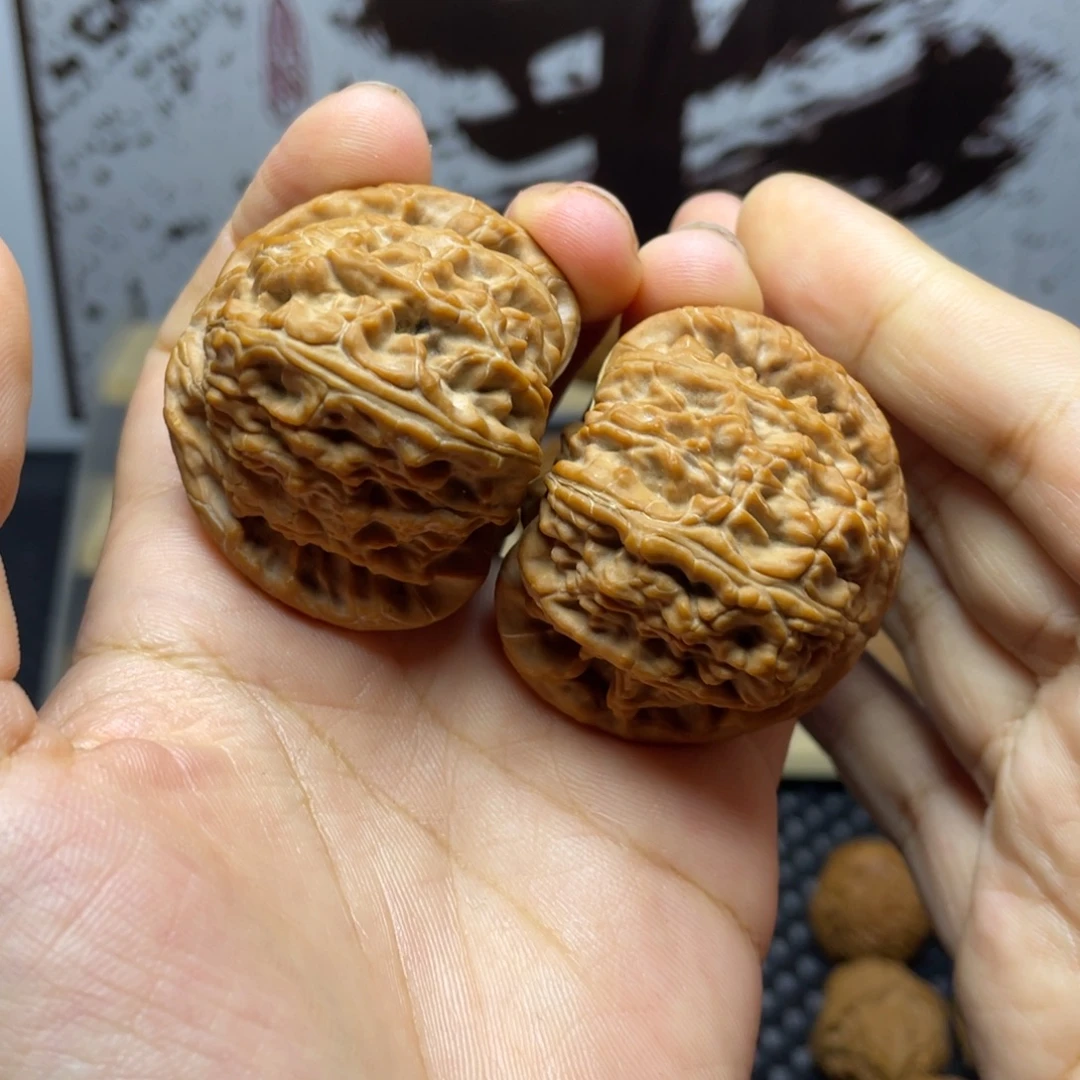 文玩核桃吊坠白狮子46➕全白茬