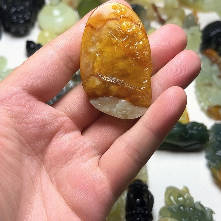 未镶嵌蛇纹石玉颈饰