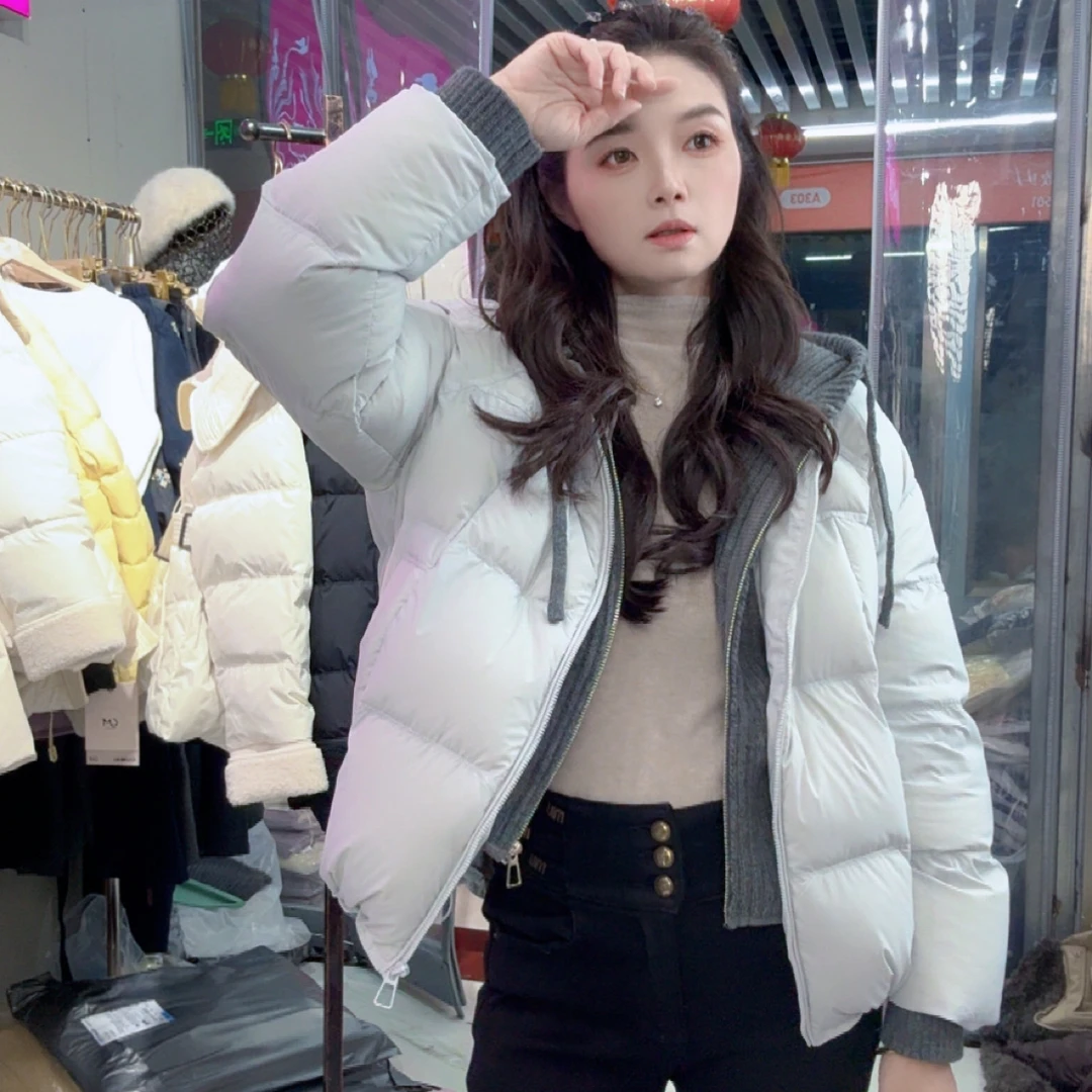 冬季泡芙云朵2025新款假两件连帽短款白鸭绒女休闲加厚保暖外套