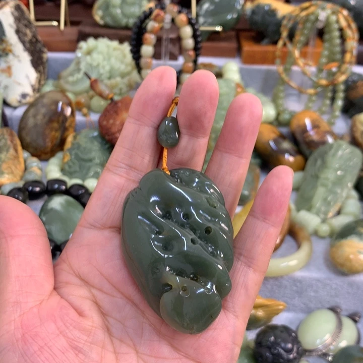 星***闪岫岩河磨玉（透闪石质玉）未镶嵌把件