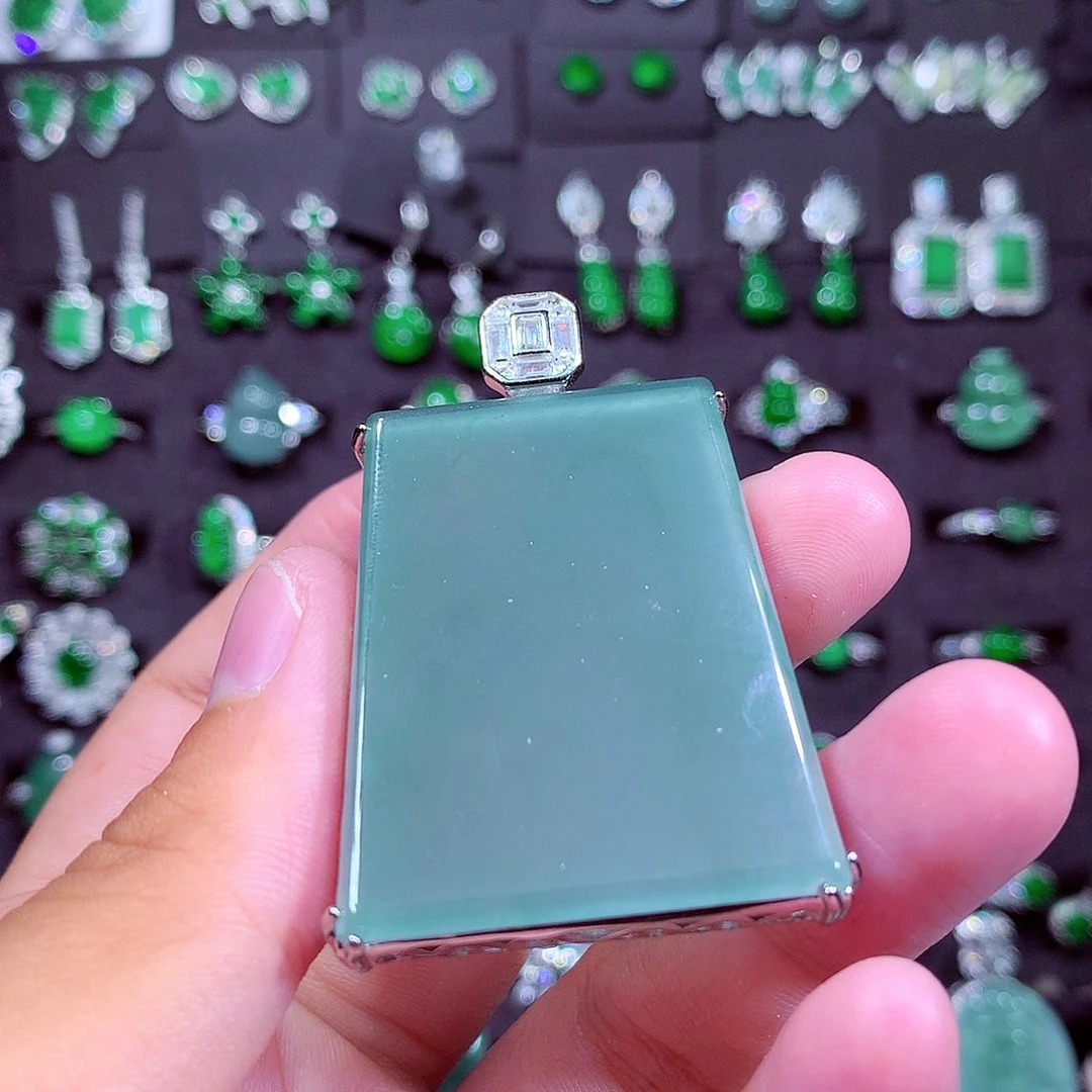 颈饰未镶嵌翡翠天然