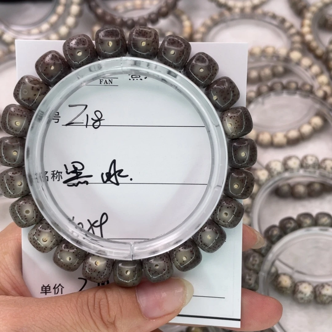 莫***慌星月菩提手串18黑冰