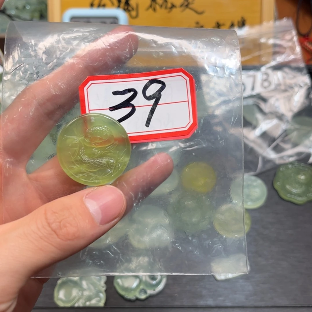 蛇纹石玉颈饰合金悦*