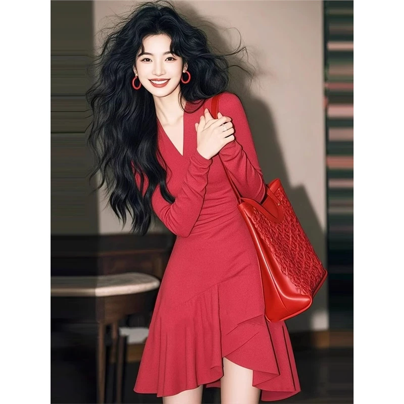 2025春季新款法式时尚小香风不规则设计收腰显瘦红色长袖连衣裙潮