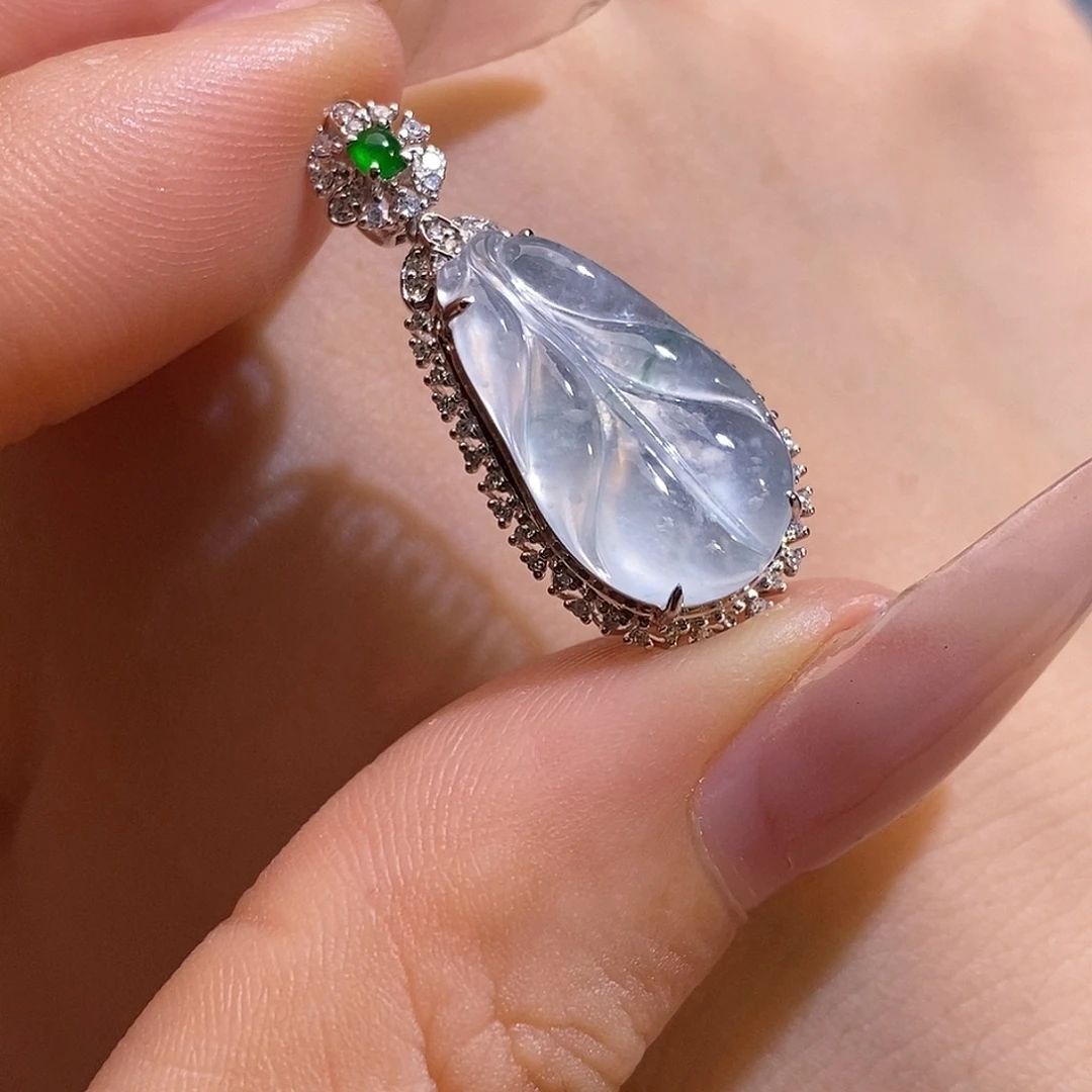 翡翠18K金镶嵌颈饰叶子